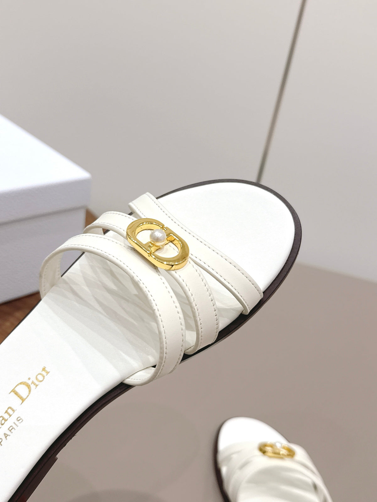 CD 26s 30M Slide White Calfskin 738225