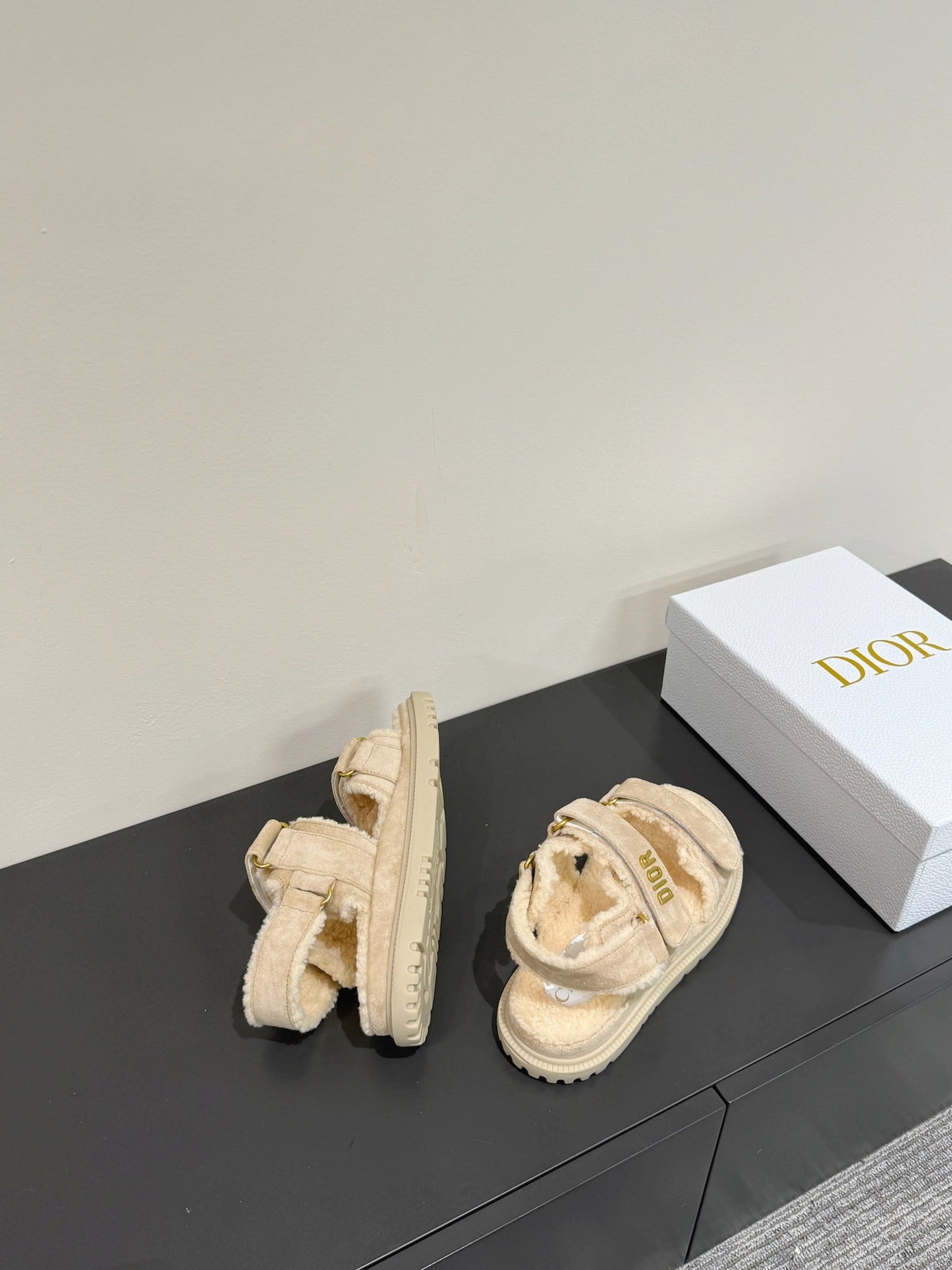 Dioract Sandal In Light Grey Suede And Wool Fleece Lining 109873
