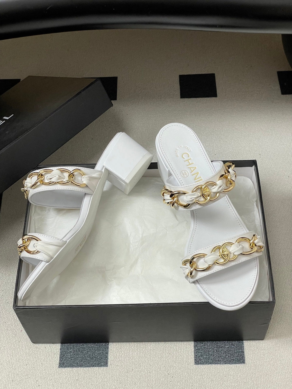 CC 26s Chunky Heels Sandals 55 White Sheepskin 649470