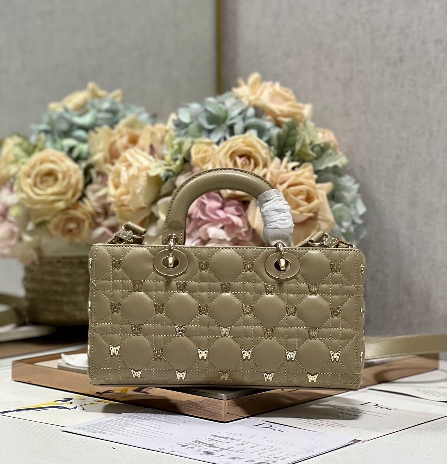 MEDIUM LADY D-JOY 26 BUTTERFLY STUD OLIVE LAMBSKIN