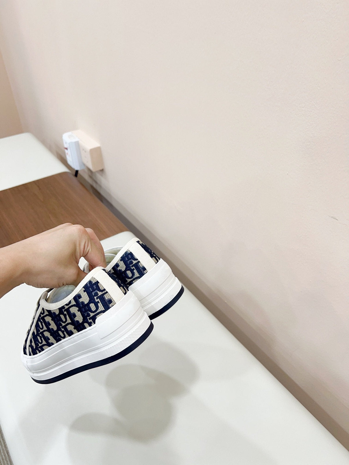 WALKN CD WHITE DEEP BLUE OBLIQUE EMBROIDERY CANVAS