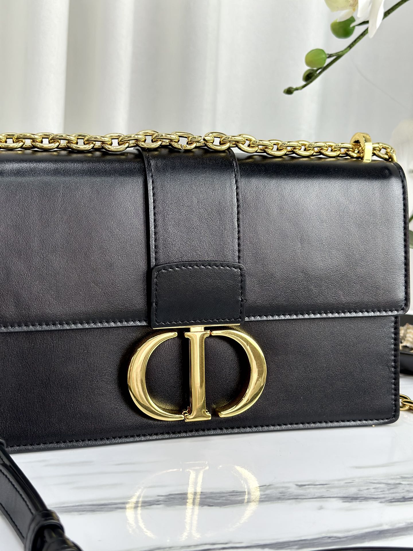 MONTAIGNE 25 BAG IN BLACK CALFSKIN