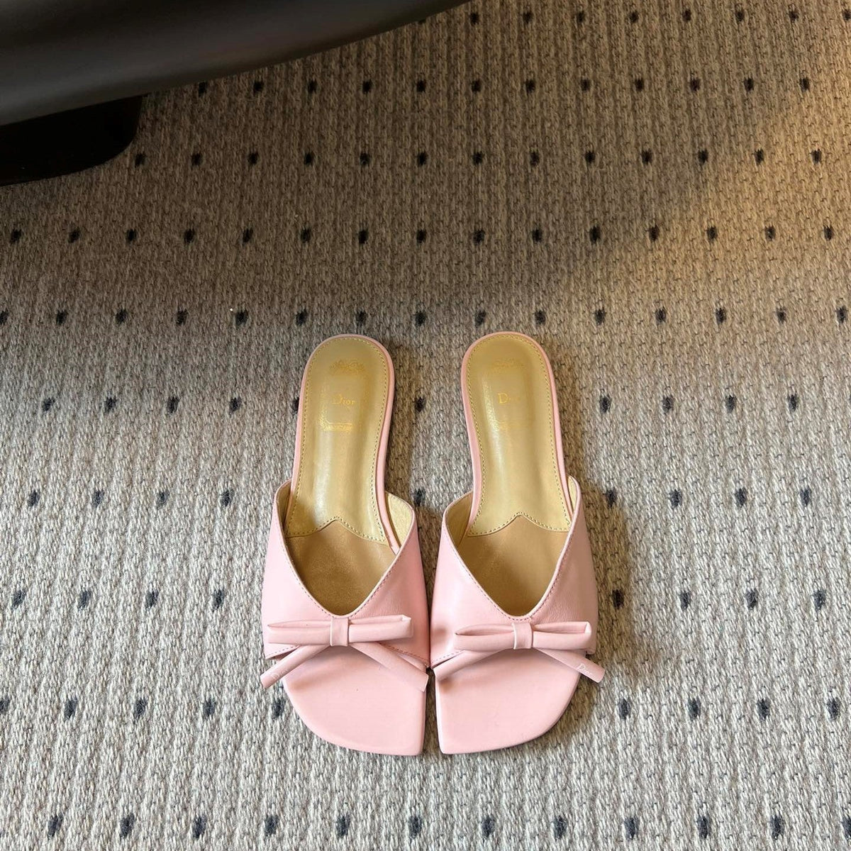 CD 26s Bow Slide Light Pink Satin 820001