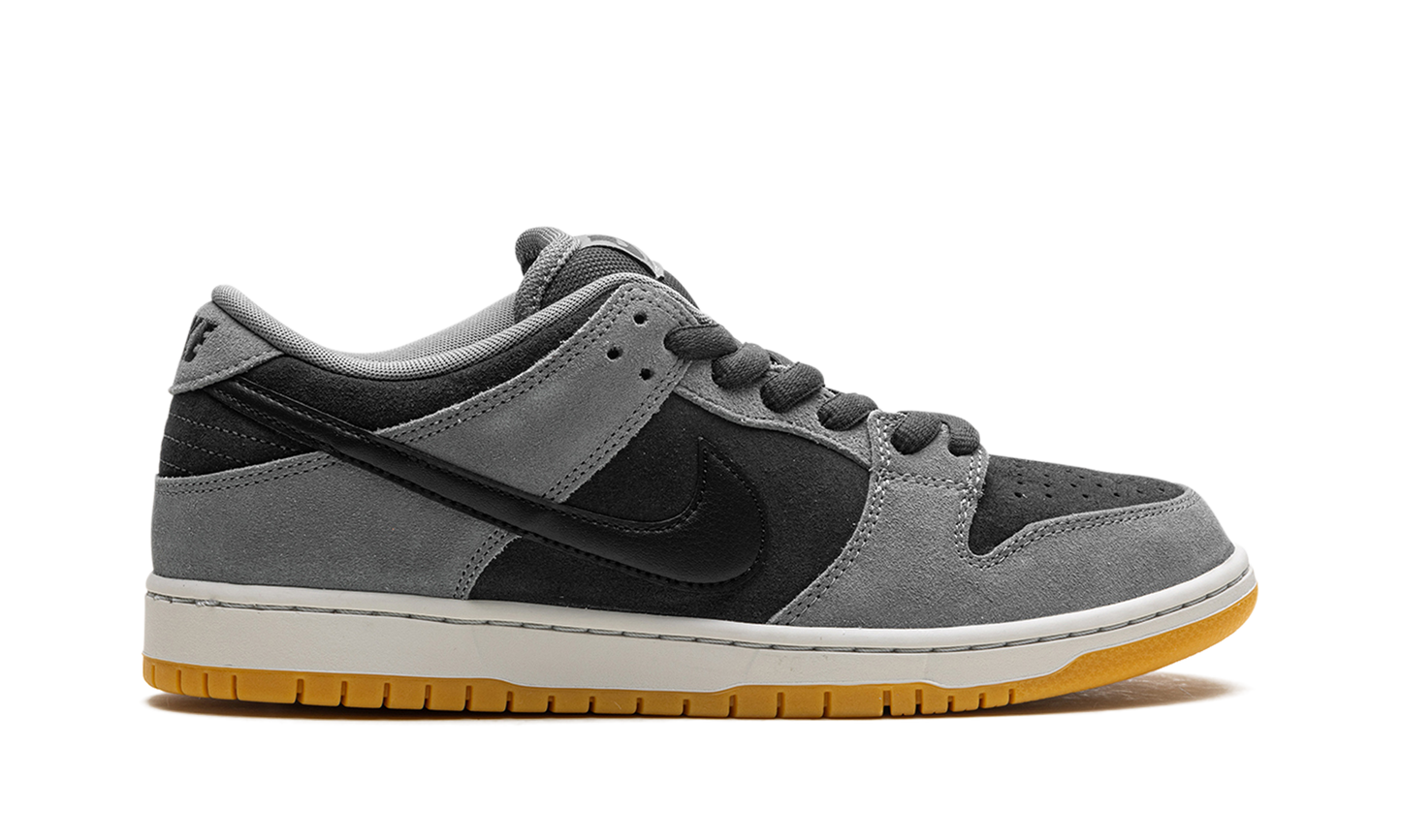 SB Dunk Low "Dark Smoke Grey" HF3063 001