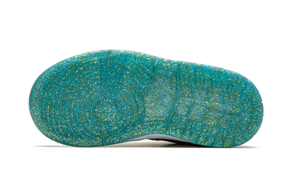 SB Dunk Low Pro QS (TD) "Sean Cliver - Holiday Special" DJ2520 400