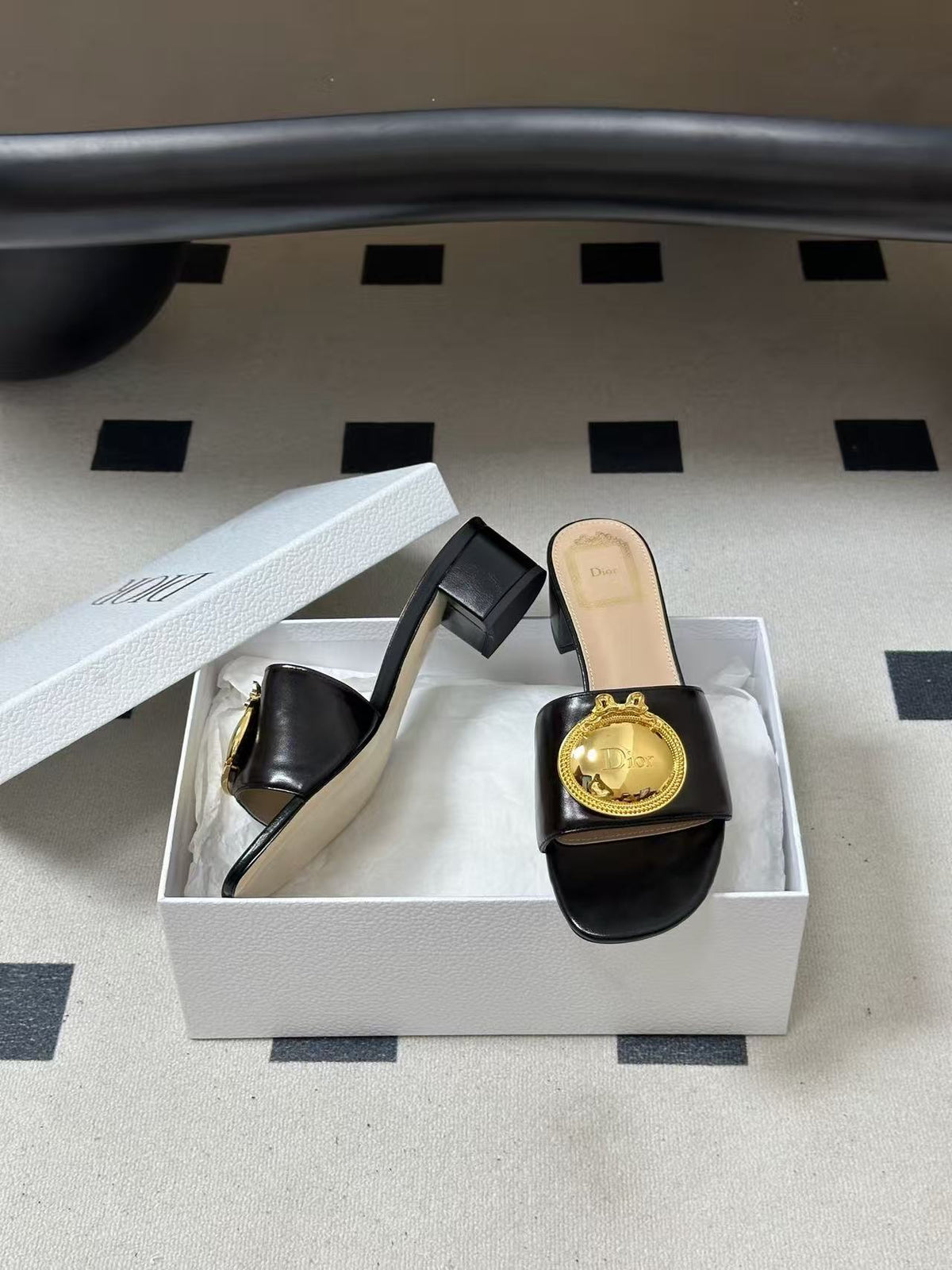 CD 26s Médaillon Buckle Slides Black Lambskin