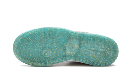 SB Dunk Low PS "Sean Cliver - Holiday Special" DJ2519 400