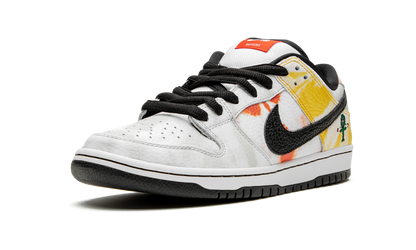 SB Dunk Low "Tie-Dye Rayguns 2019 - White" BQ6832 101