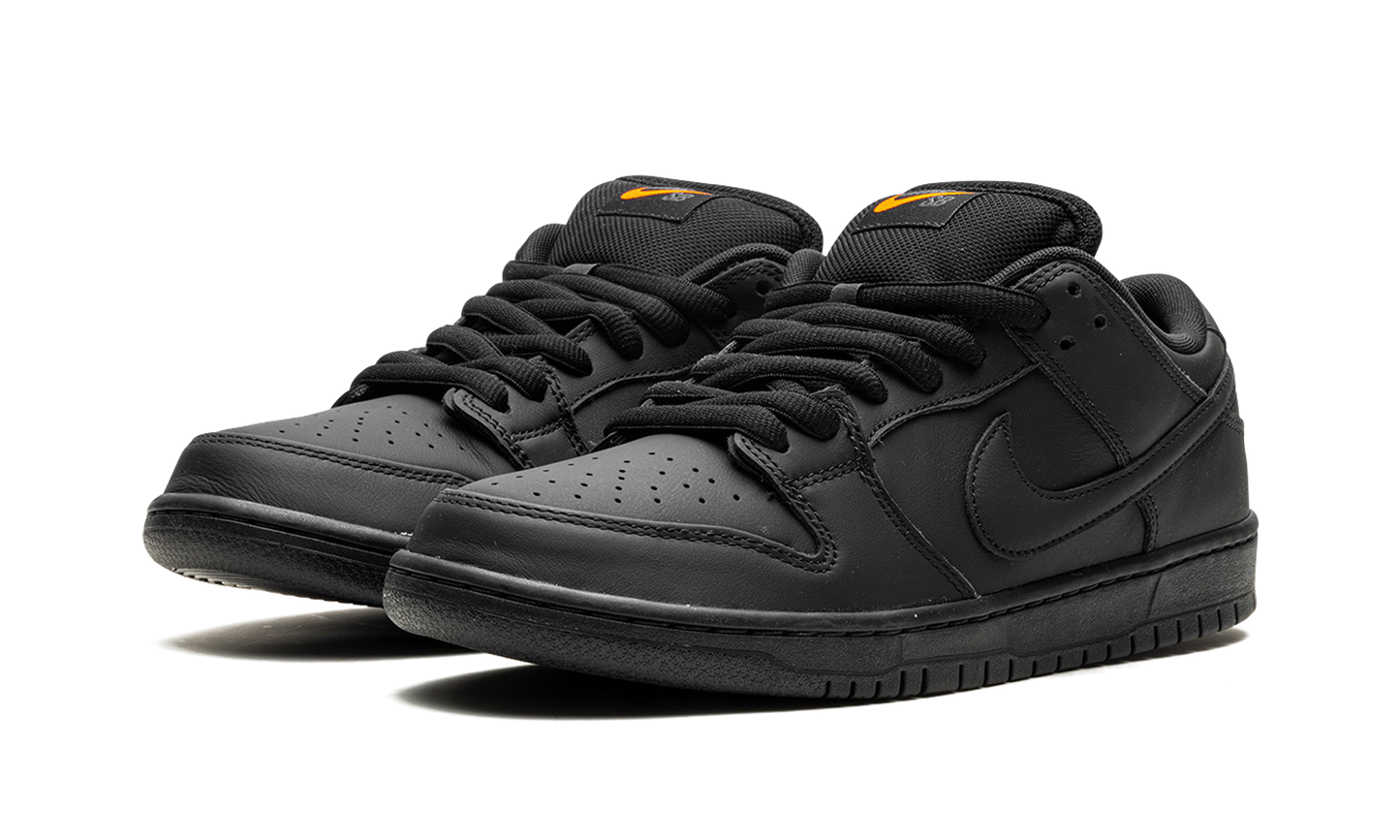 SB Dunk "Triple Black" FJ1674 001