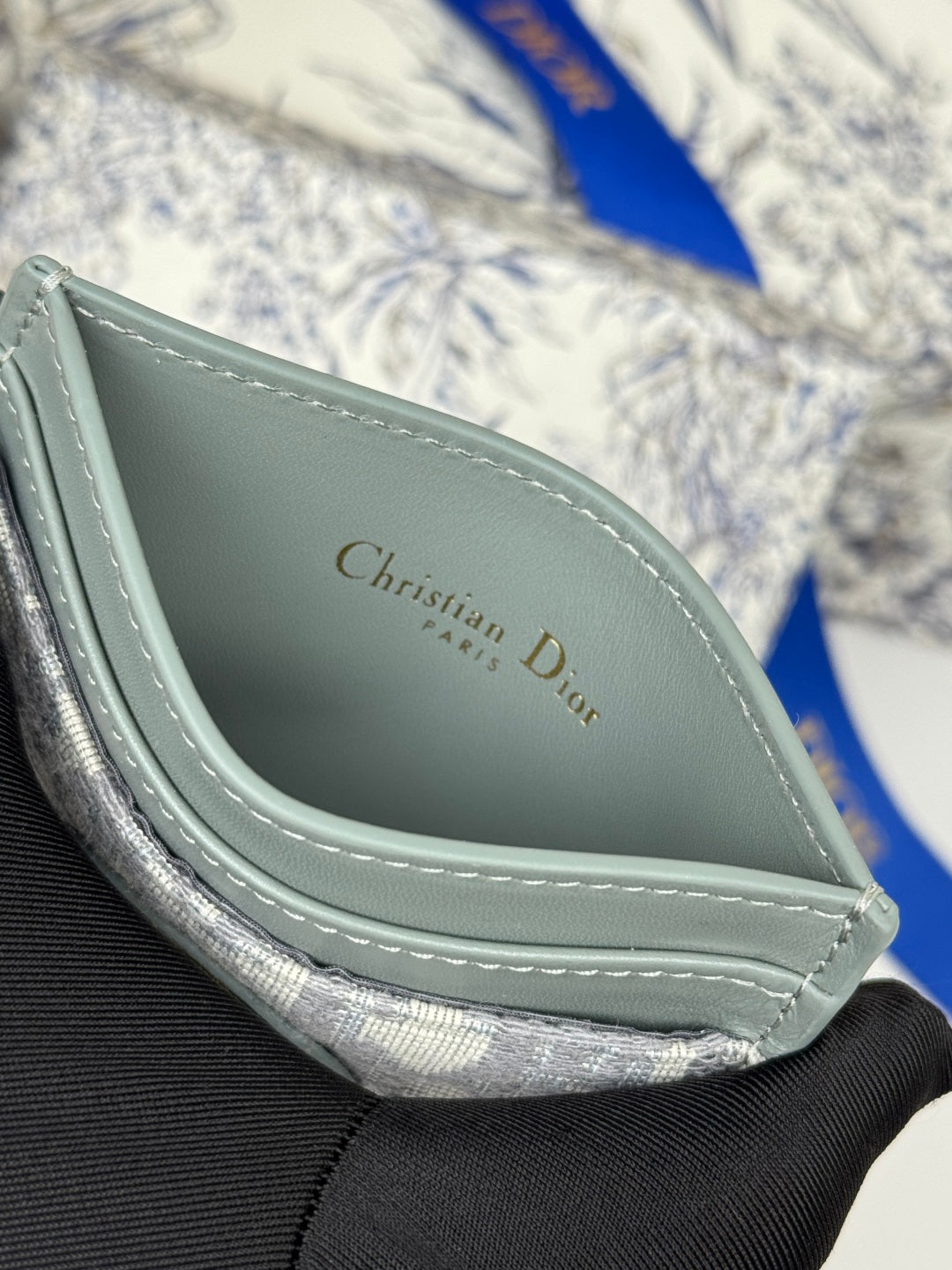 CD 30 Montaigne Freesia Card Holder 10cm Grayish Jacquard