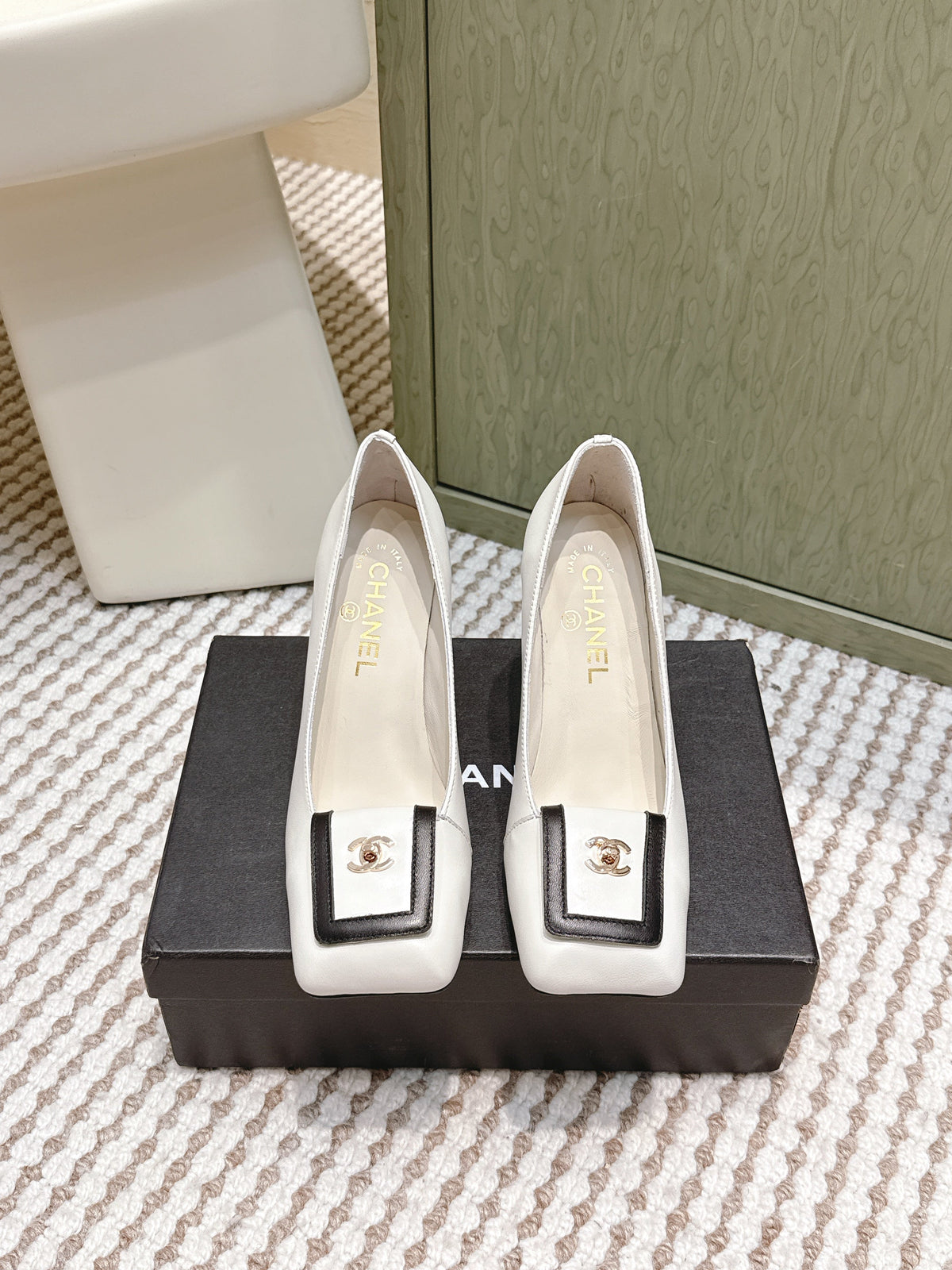 Chanel 2026 Pump Ivory And Black Lambskin 653538