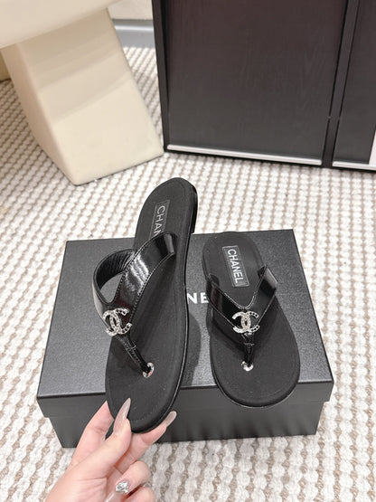 CC 26s Thong Sandals Black Suede Sheepskin 632352