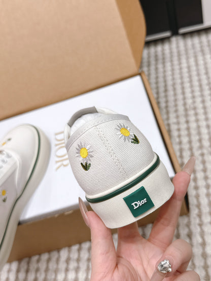 CD Saltwind Sneakers White Chrysanthemum Embroidery Canvas 632437