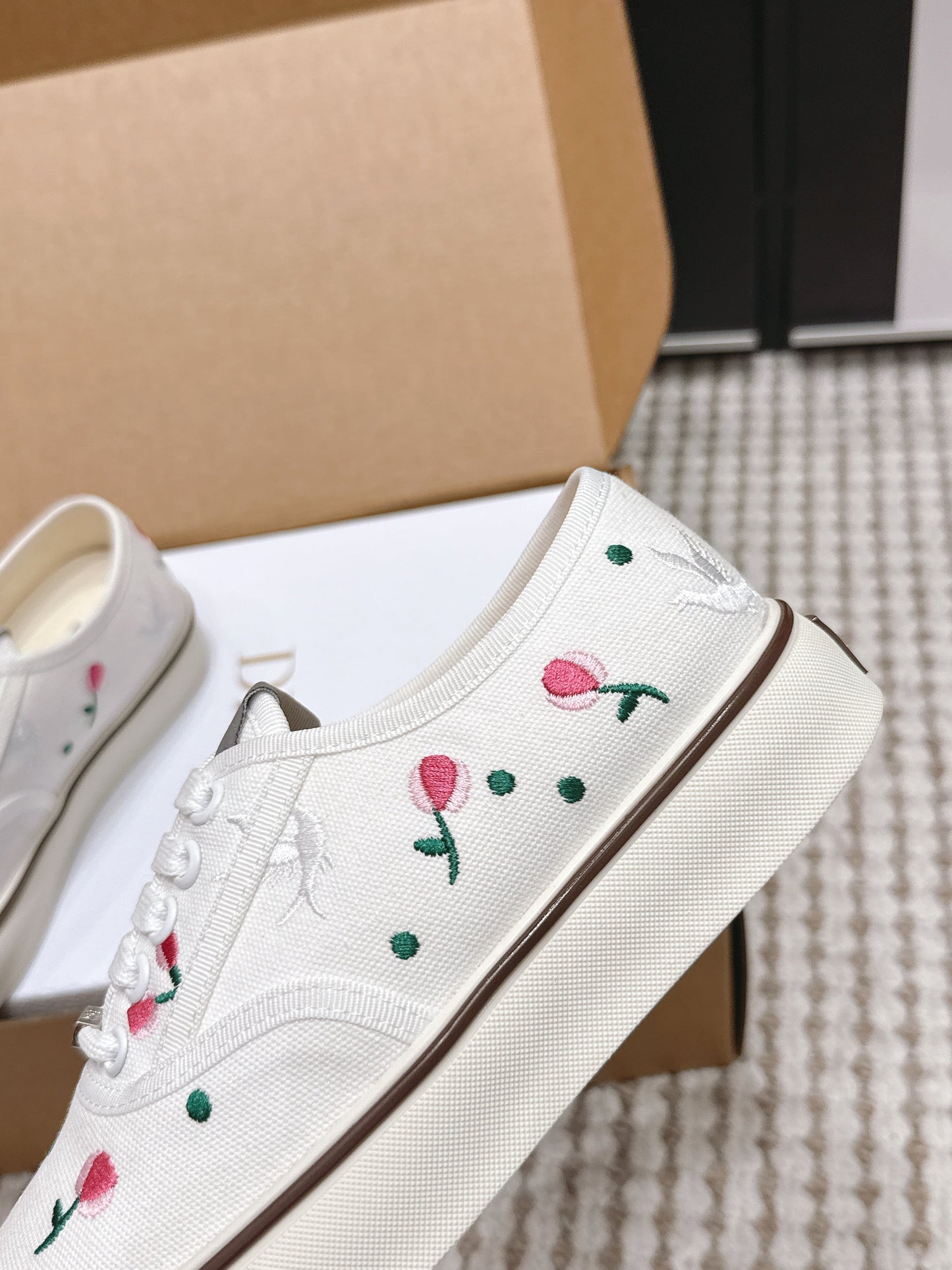 CD Saltwind Sneakers White Dove & Rose Embroidery Canvas 632440