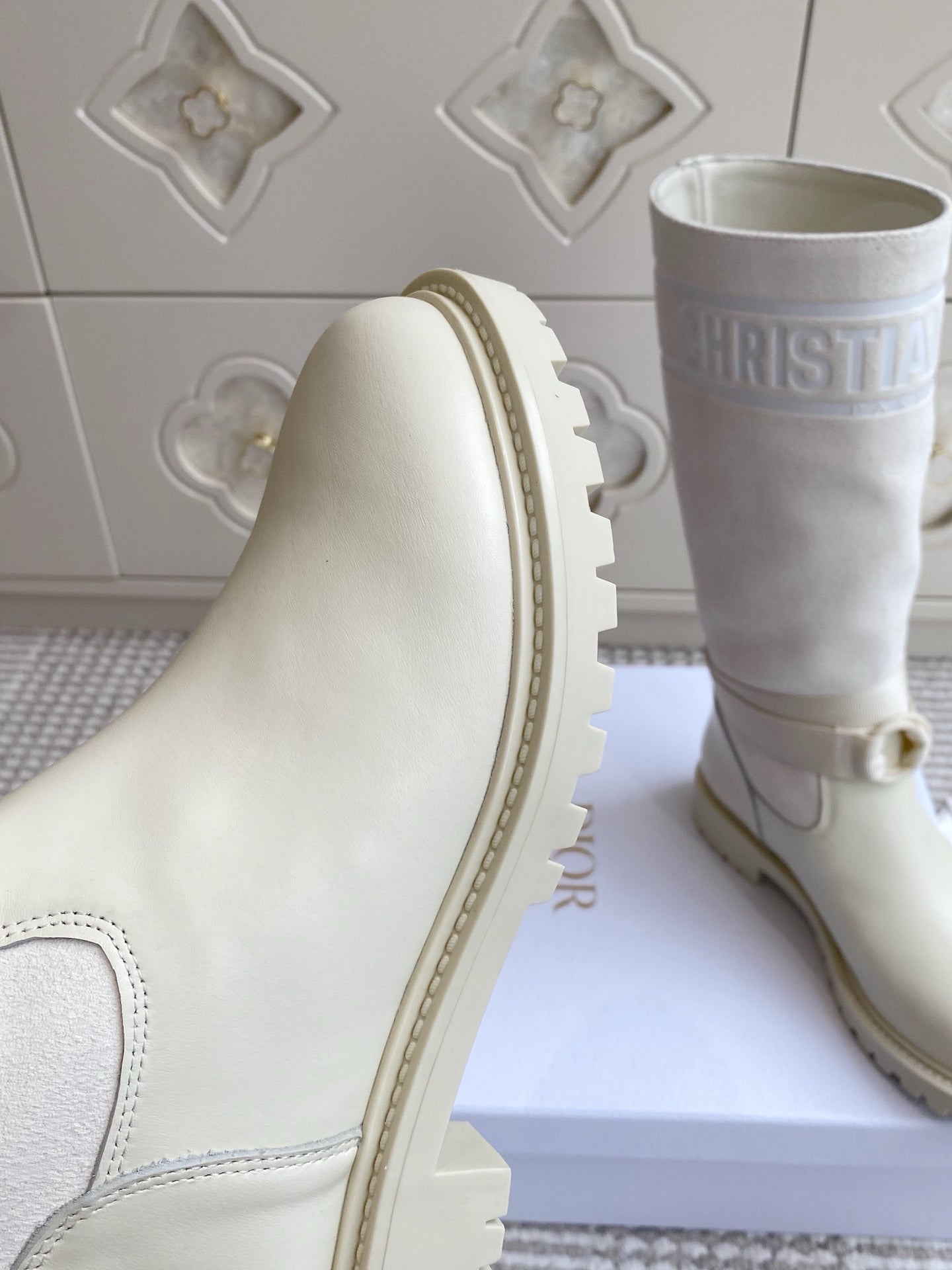 Dior 2025 Boot Off-White Suede Cowhide 501184