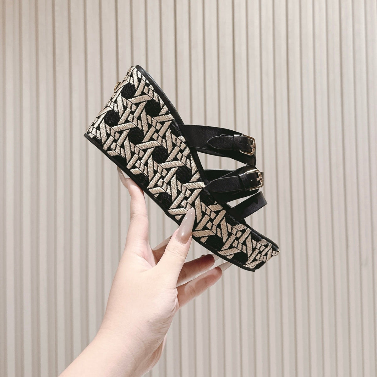 CD L'Amazone Wedge Slide 85mm Black  Calfskin and Raffia  483084