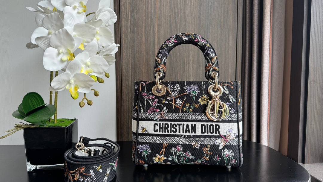 medium lady 24 black flower embroidery