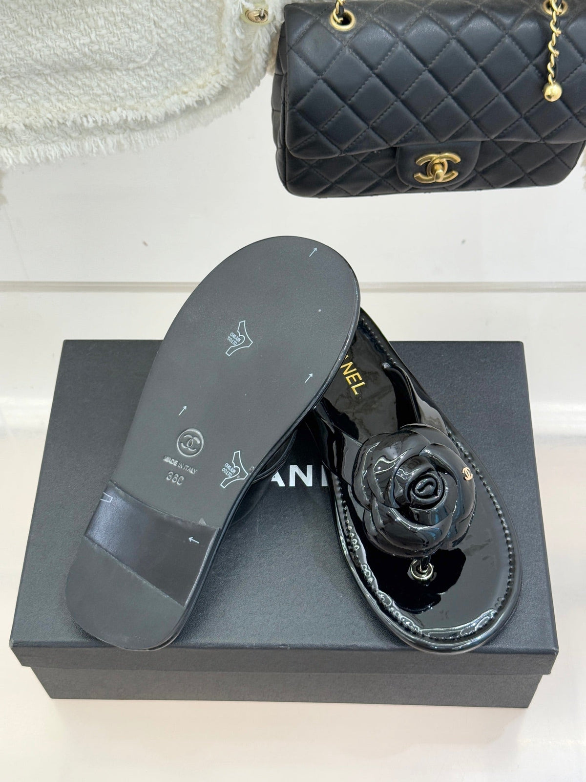 CC 26 Camellia Thong Sandal Black Patent Leather 609993