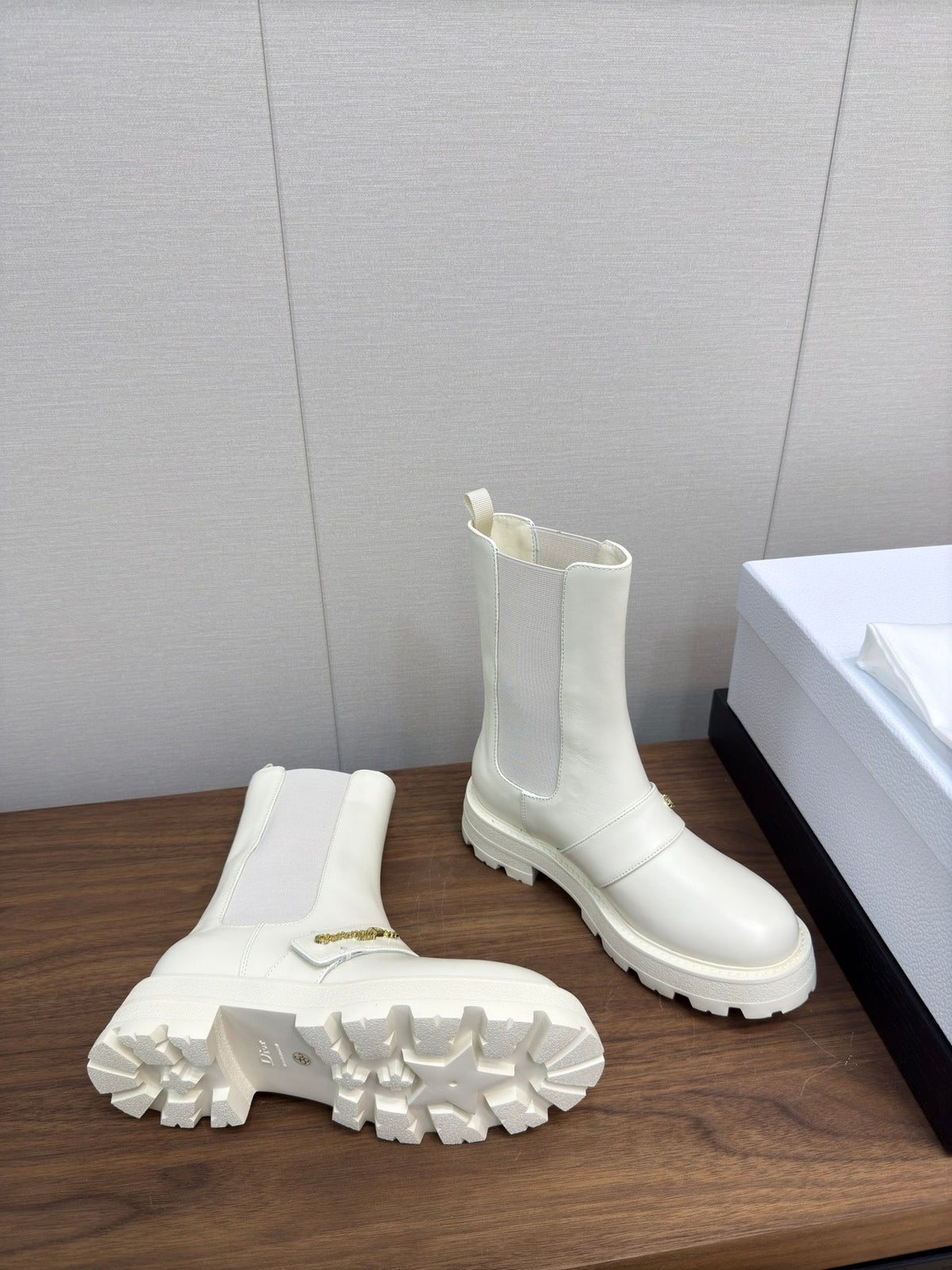 CD D-Quest Ankle Boot 40mm In White Calfskin 112935