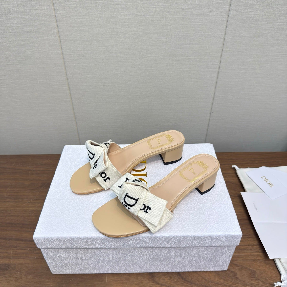 CD 26s J'Adior Chunky Heel 4.5cm Beige Canvas Lambskin 922451