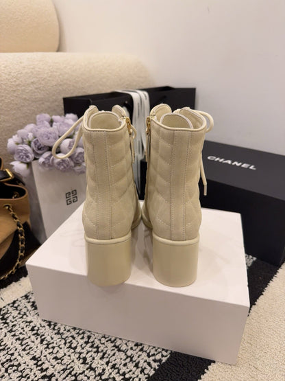 CC 26 Quilted Lace-up Boot Cream Black Suede Calfskin