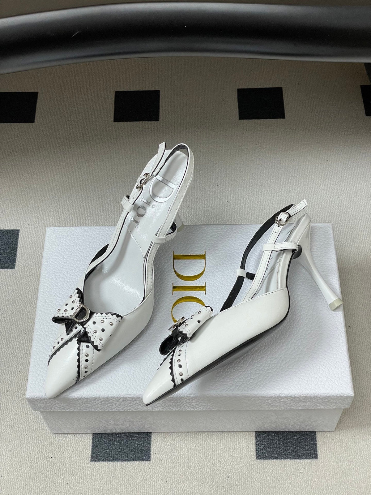 CD 26 D'Trick Slingback Heels 10cm White Bow Detail Sheepskin 632582