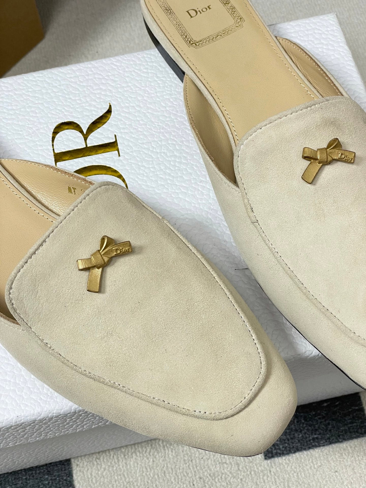 CD 26 Baby Bow Flat Mule Rope Beige Cowhide Sheepskin Suede 632594