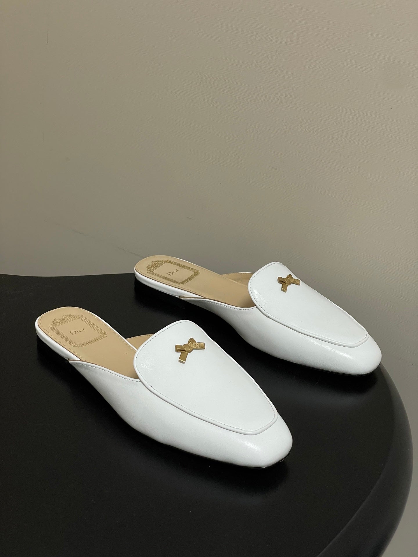 CD 26 Baby Bow Flat Mule White Cowhide Sheepskin 632596