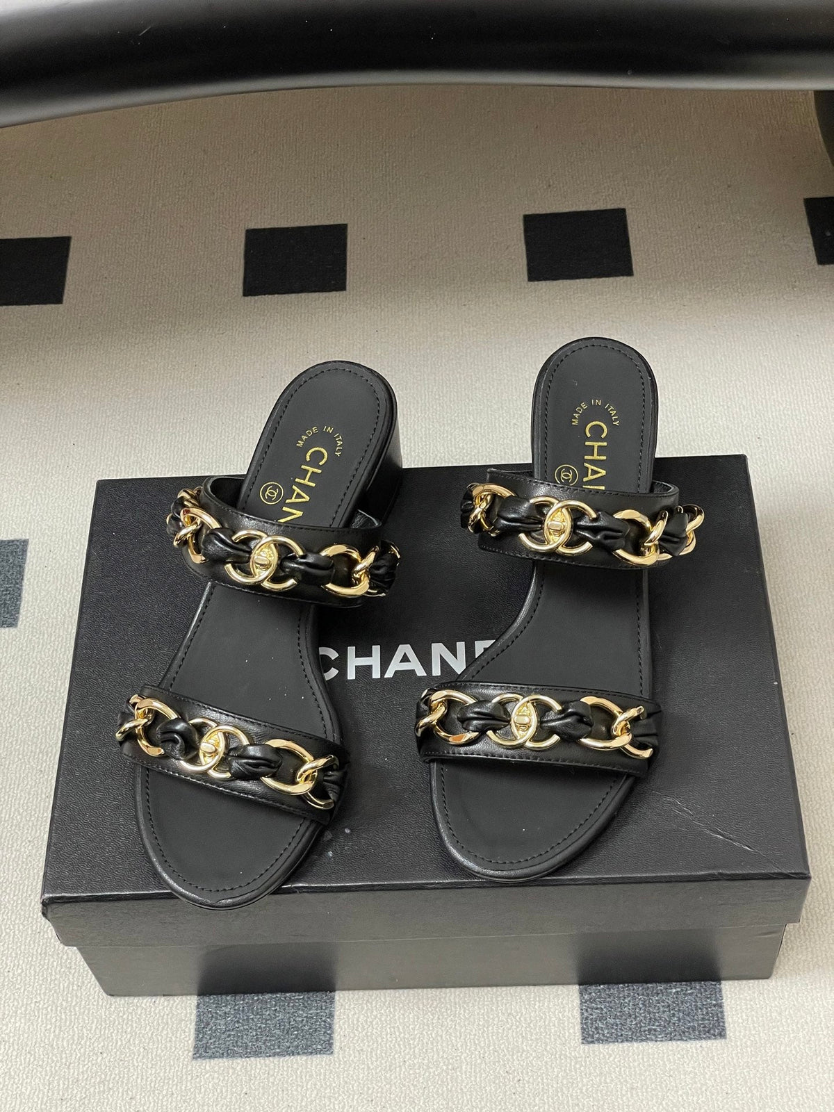 CC 26s Chunky Heels Sandals 55 Black Sheepskin 649471