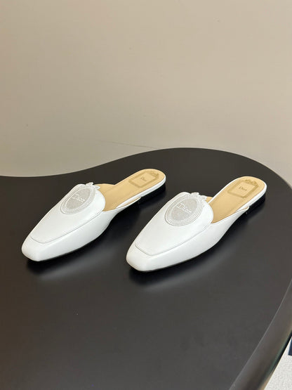 CD Médaillon Mule White Lambskin 834918