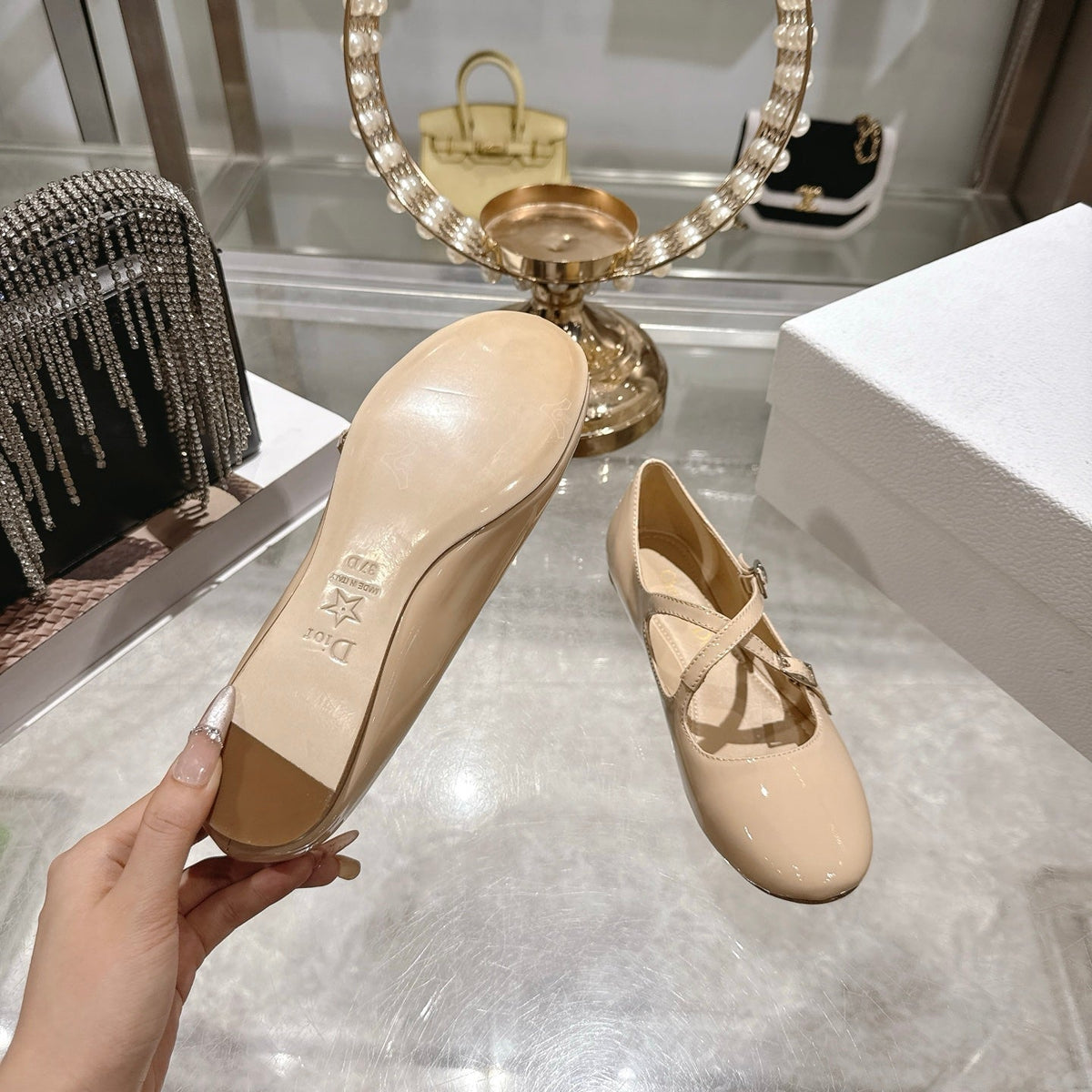 CD 26 Ballet Flats Beige Patent Leather 592211
