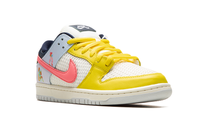 SB Dunk Low "Be True" DX5933 900