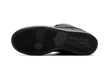 SB Dunk "Triple Black" FJ1674 001