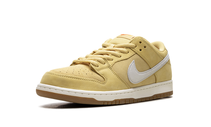 SB Dunk Low "Saturn Gold" FJ1674 700