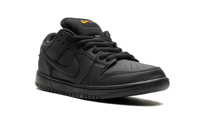 SB Dunk "Triple Black" FJ1674 001